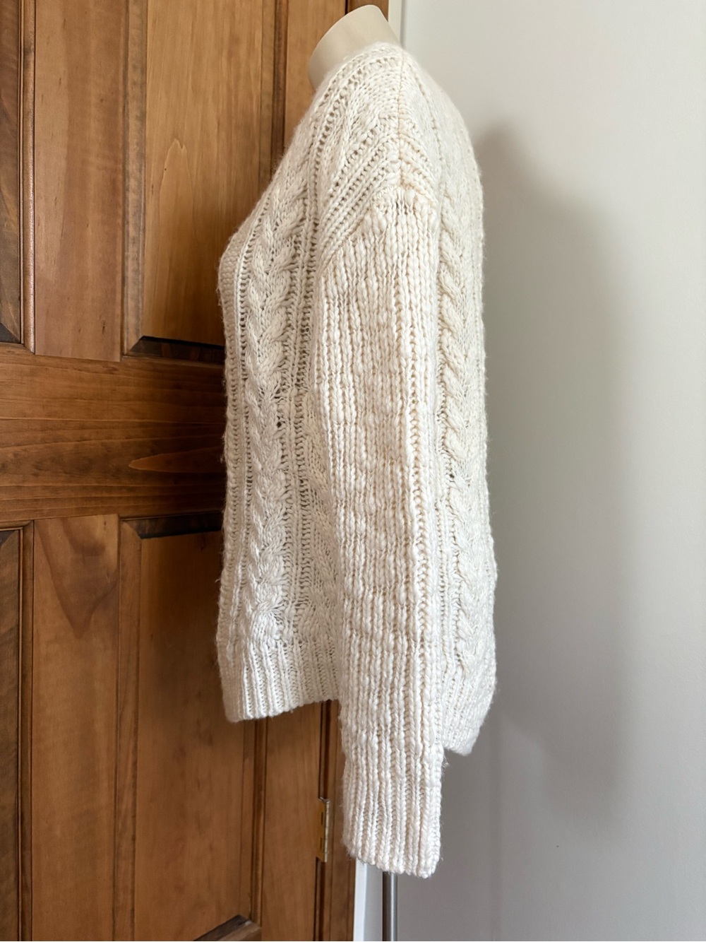 Banana Republic Cream Wool-Blend Cable-Knit Fisherman Sweater Size Small - Picture 3 of 9